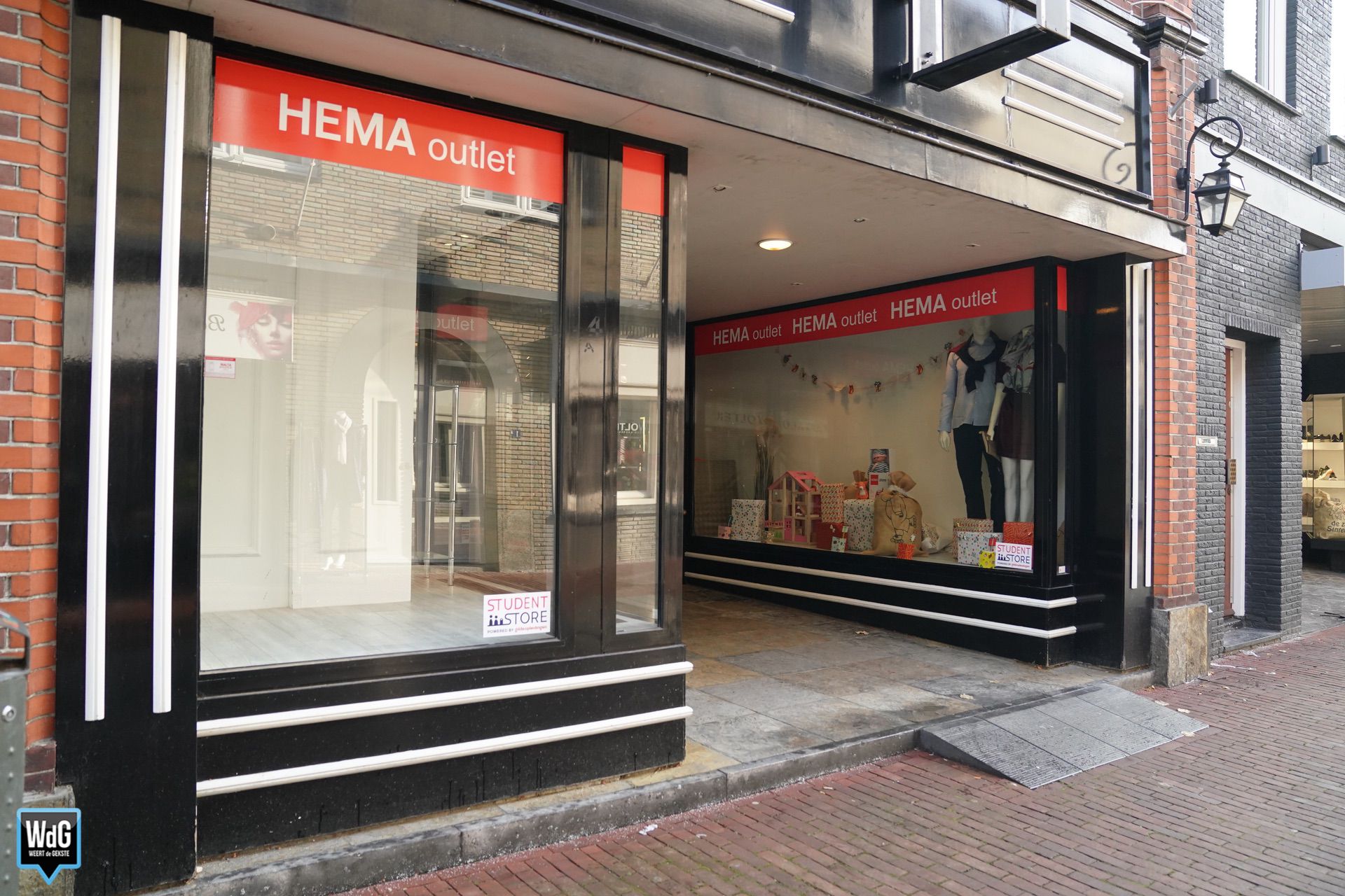 fenomeen zout verdediging Studenten runnen HEMA outlet