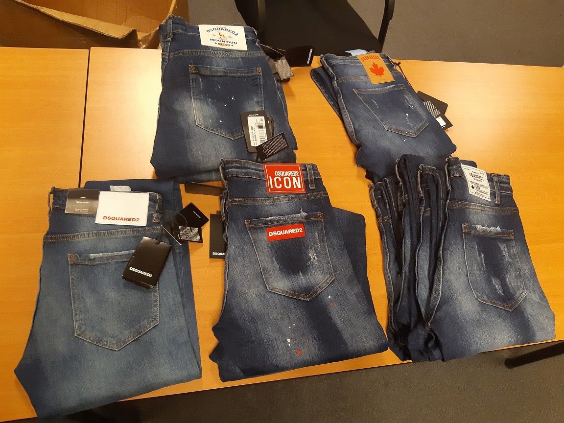 Kaal Reparatie mogelijk Opmerkelijk Merklabels leiden naar vondst namaakkleding in Weert