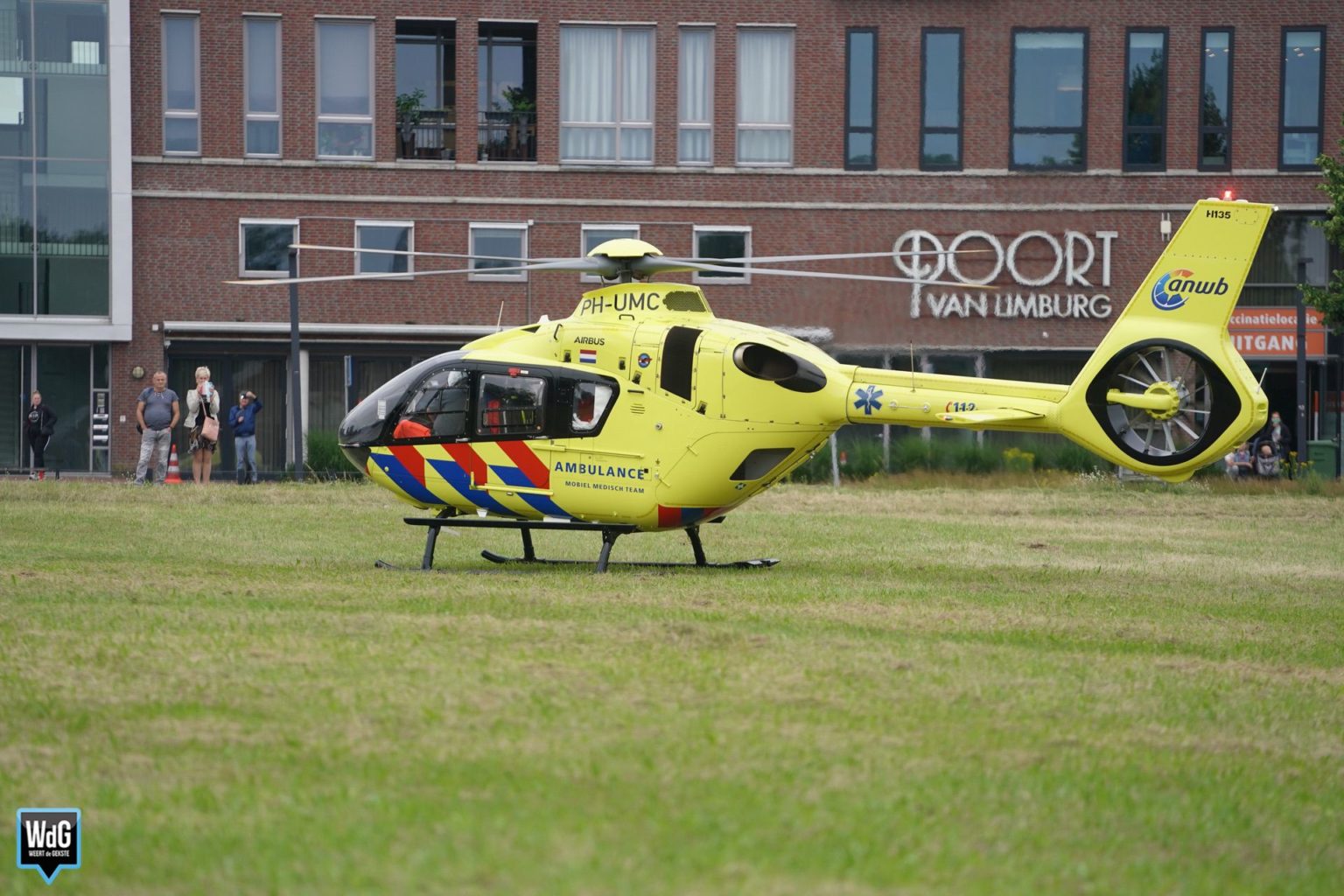 Piloot traumahelikopter heeft moeite met vinden landingsplek in Weert Piloot traumahelikopter heeft moeite met vinden landingsplek in Weert