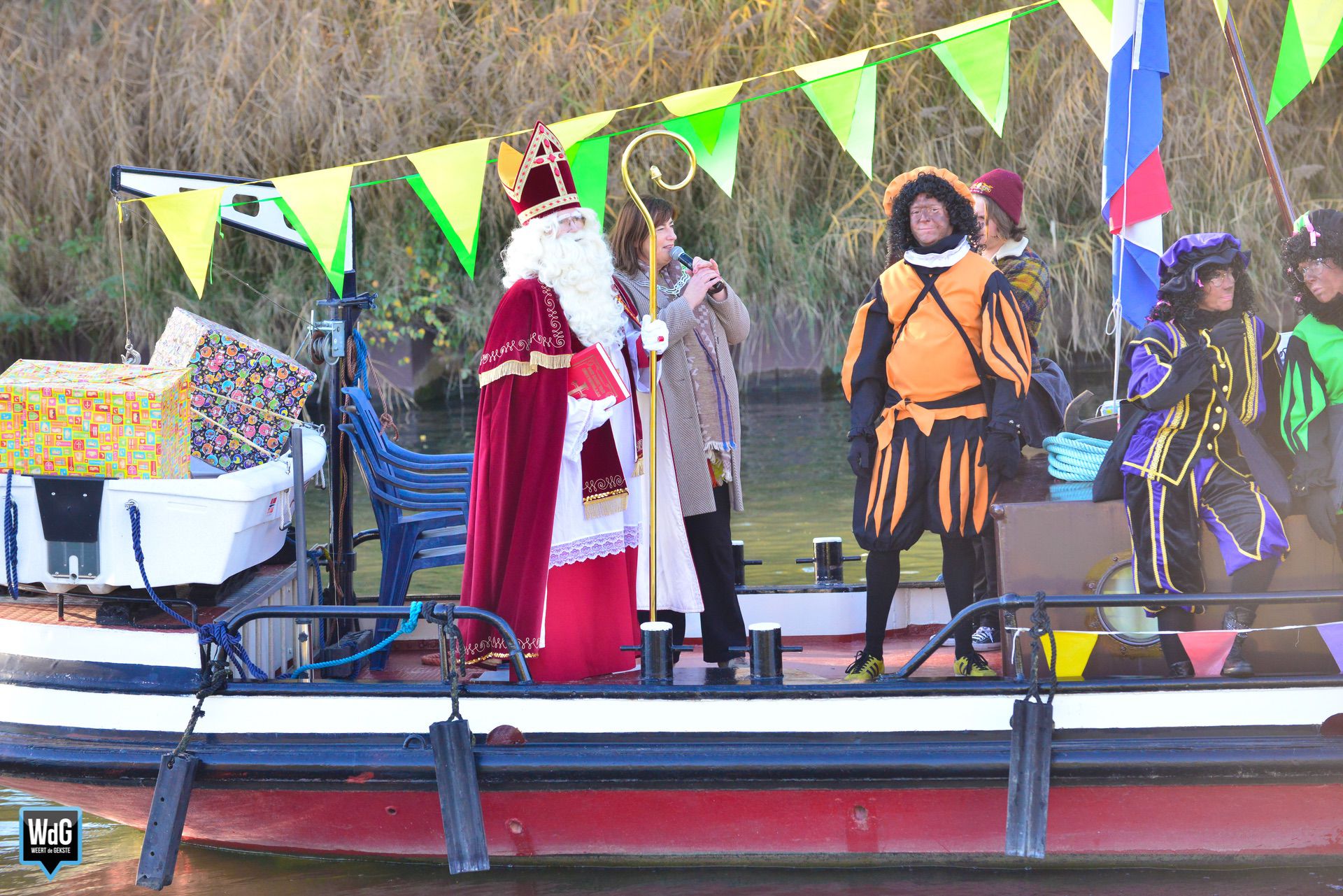 Onweersbui Gemakkelijk klant Intocht Sinterklaas Nederweert in beeld