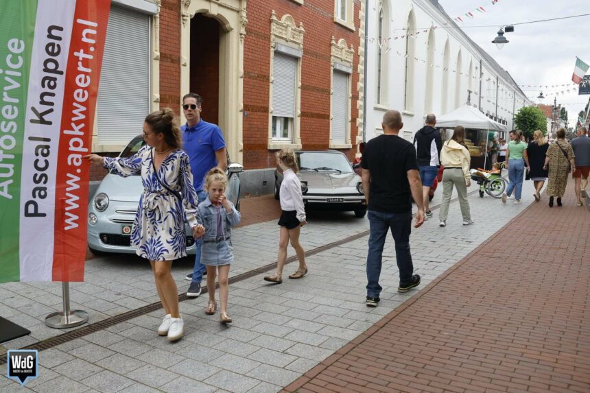 Italiaanse sferen tijdens koopzondag in Weert