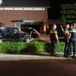 Ravage na botsing tegen woning in Budel
