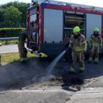 Rook bij viaduct N280 door smeulend onkruid
