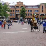 TV-Karakters zorgen voor vrolijke drukte tijdens koopzondag in Weert