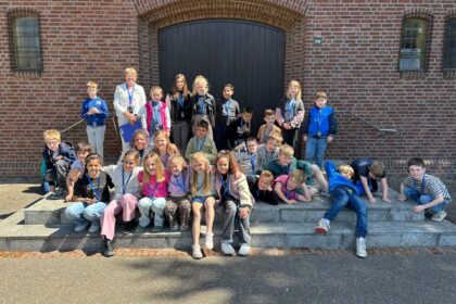 Leerlingen IKC Leuken leren over geschiedenis van hun wijk