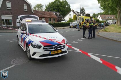 Motorrijder gewond na aanrijding op kruising in Budel