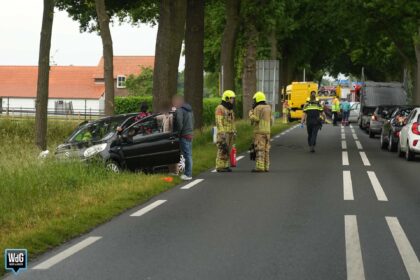 Auto’s botsen en raken bomen op N273 bij Grathem