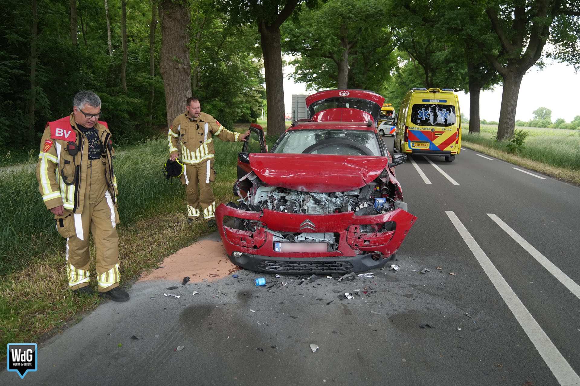 Gewonde nadat drie auto's botsen op Napoleonsweg in Ittervoort