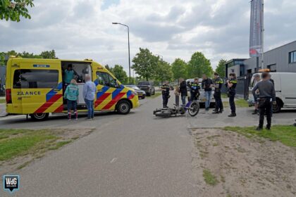 Brommer botst tegen bestelauto in Budel