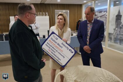 Archieffoto WdG - Overhandiging petitie voor volwaardige dienstregeling