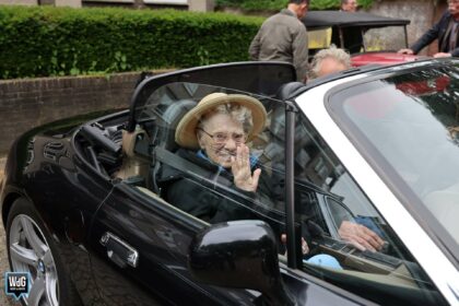 Bewoners Ververshof maken ritje in cabrio's en oldtimers