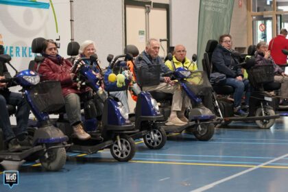Senioren krijgen rijtips tijdens scootmobielcursus in Nederweert