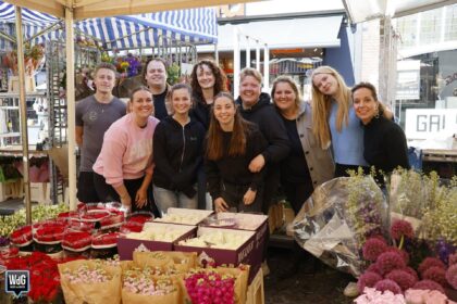 Weekmarkt voor Moederdag in beeld