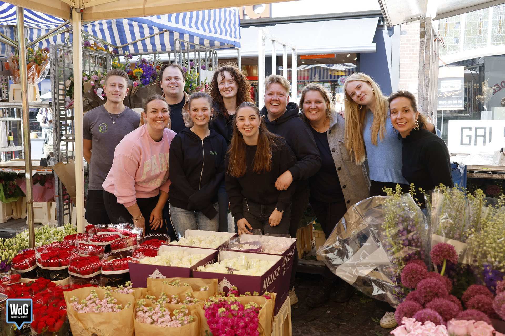 Weekmarkt voor Moederdag in beeld