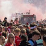 Cabrio-bus van Kupers tijdens huldiging PSV in Eindhoven
