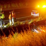 Auto belandt in greppel naast snelweg A2 bij Weert