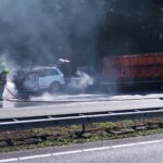 Snelweg dicht vanwege autobrand op A2 bij Grathem