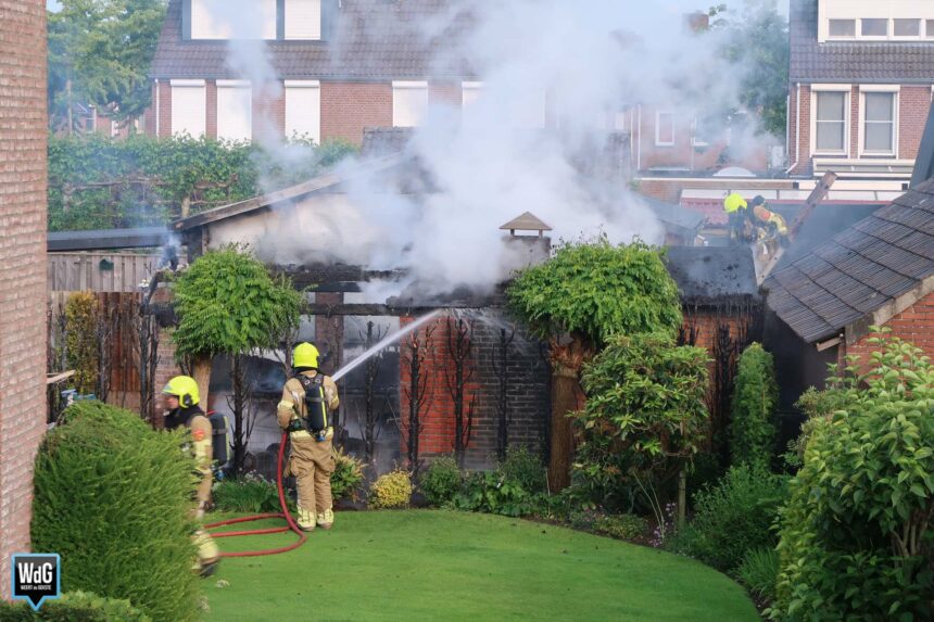 Brand in tuinhuisjes in Stramproy