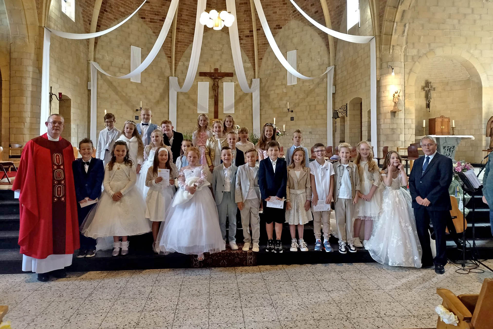 Eerste Heilige Communie voor 25 kinderen op Leuken