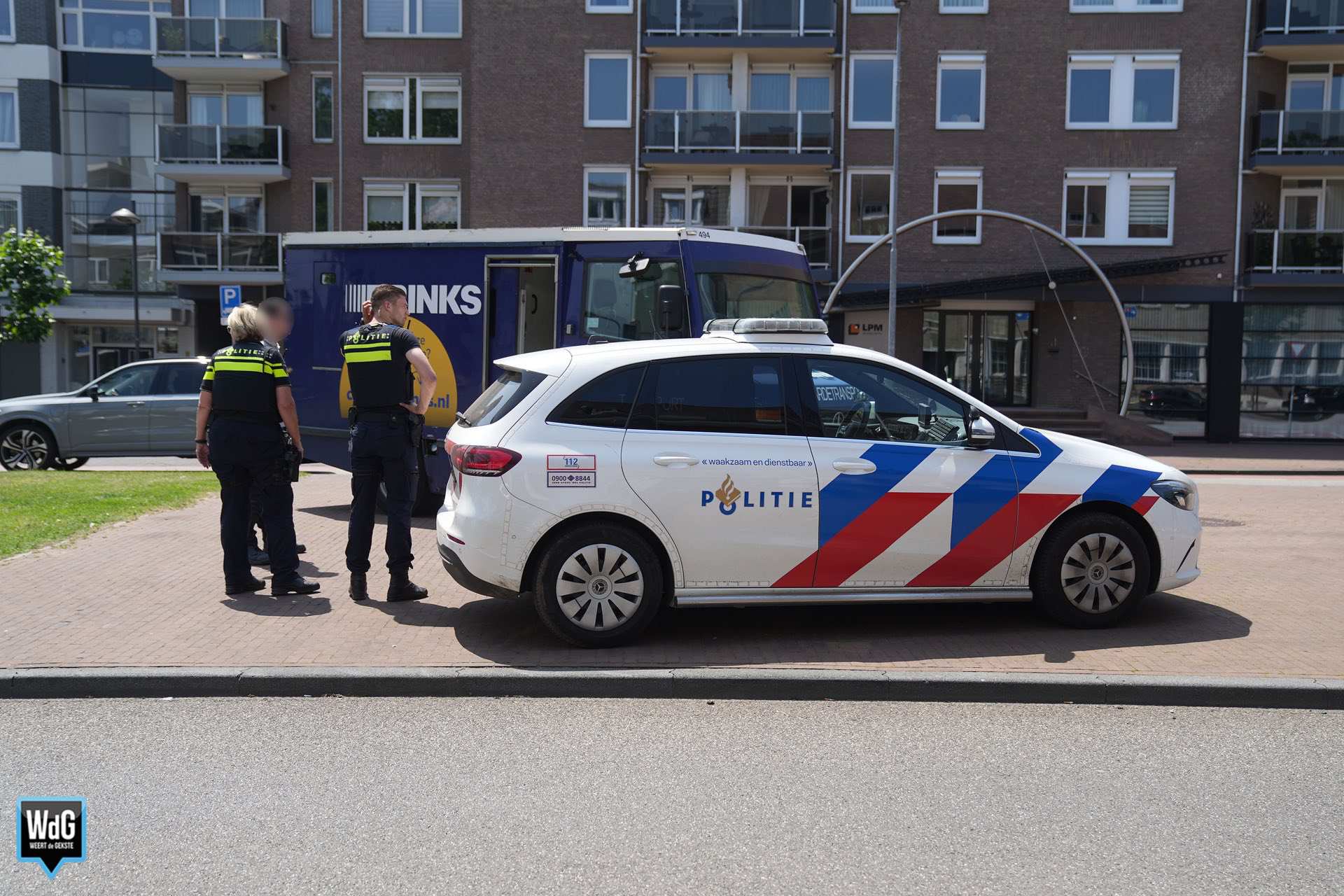 Politie bewaakt geldwagen