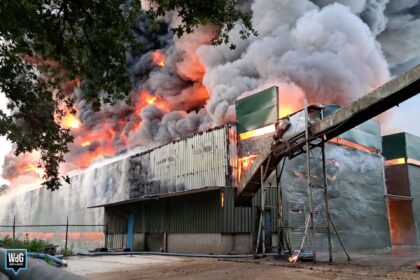 Grote brand in mestopslag aan Meijelseweg in Heibloem