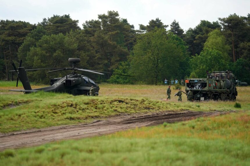 Militaire oefening op Weerterheide in Weert