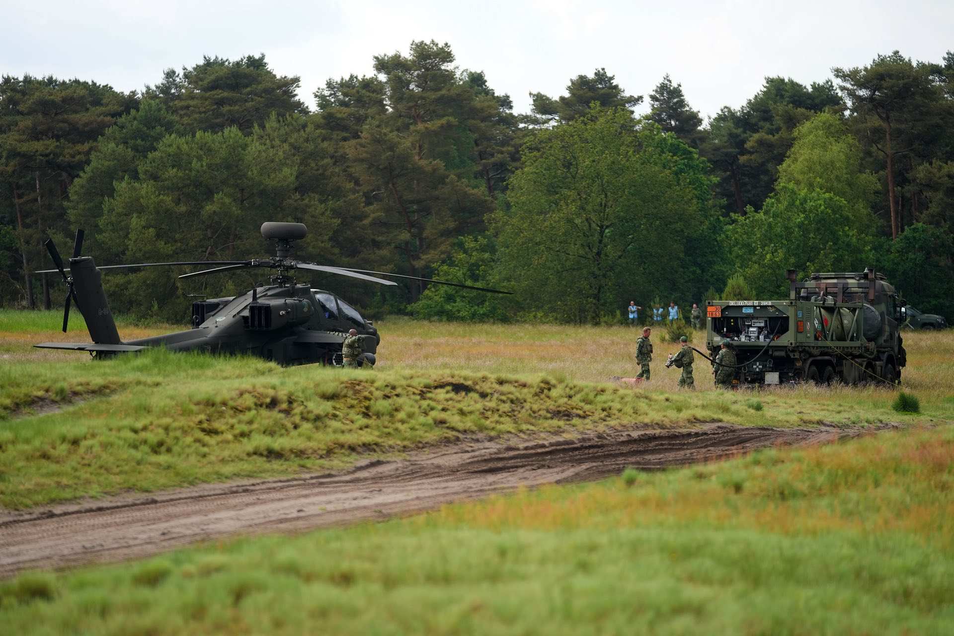 Militaire oefening op Weerterheide in Weert