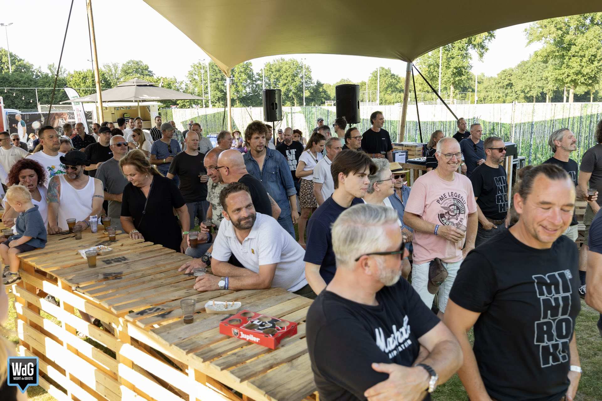 Ontspannen sfeer op zonnige zaterdag bij MiniRok