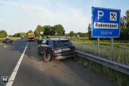 Auto en vrachtwagen botsen op snelweg A2 bij Weert