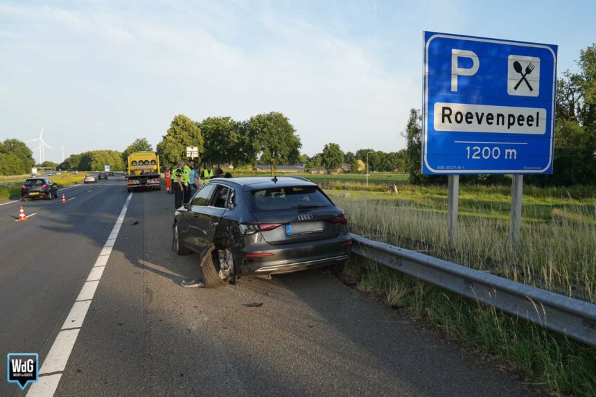 Auto en vrachtwagen botsen op snelweg A2 bij Weert