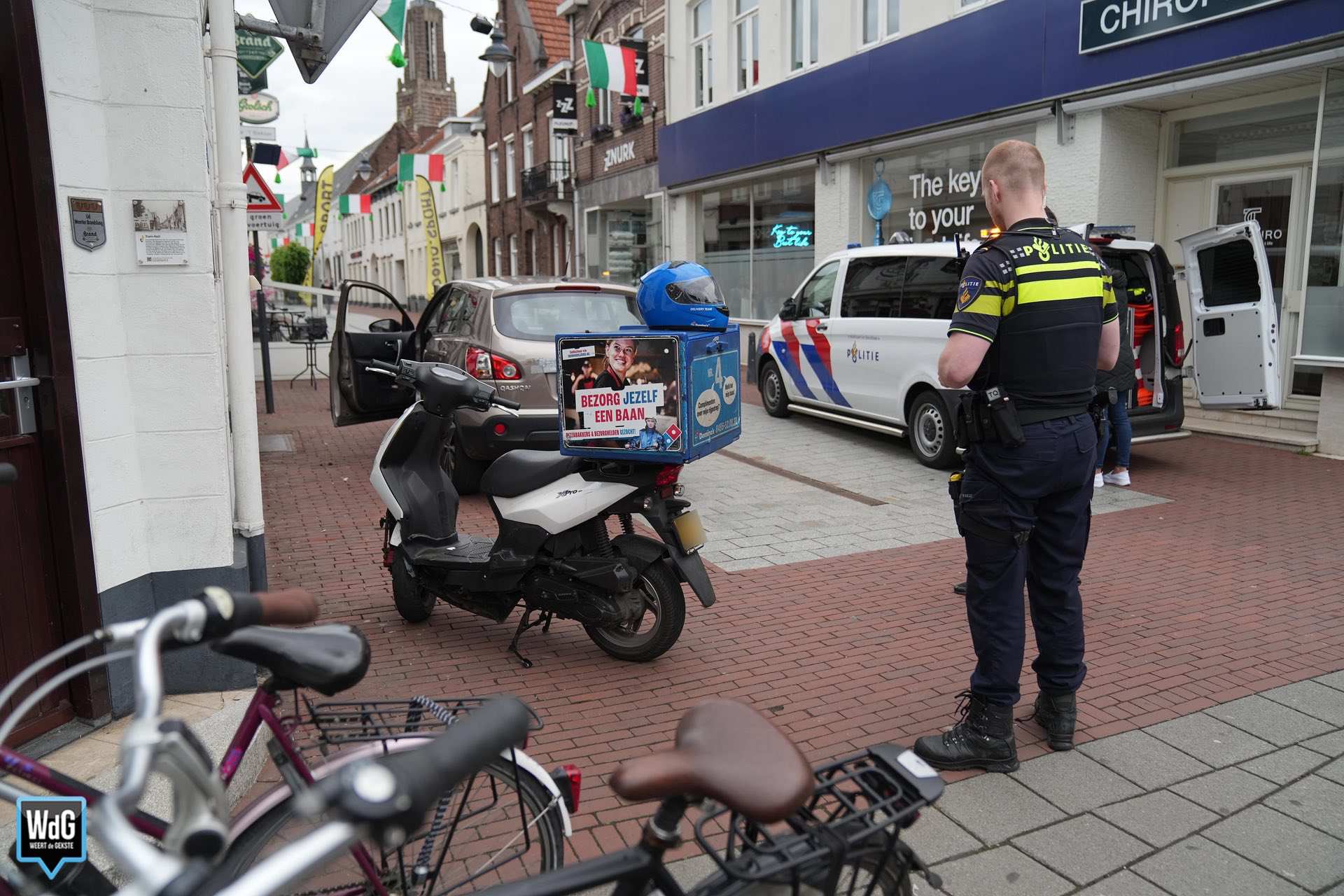 Pizzabezorger botst met auto op Emmasingel