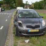 Auto en brommer botsen op T-splitsing in Maarheeze