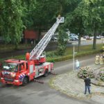 Brandweer verwijdert afgebroken tak op Oranjeplein