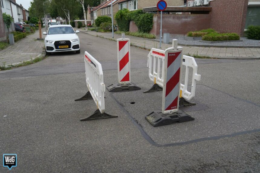 Verzakte ondergrond veroorzaakt gat in Voorstestraat