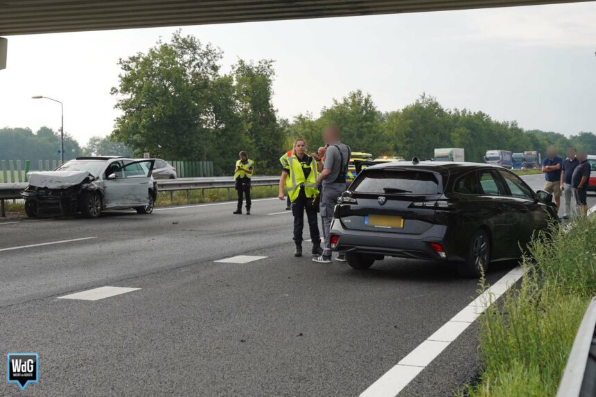 Flinke schade na botsing op A2 bij Maarheeze