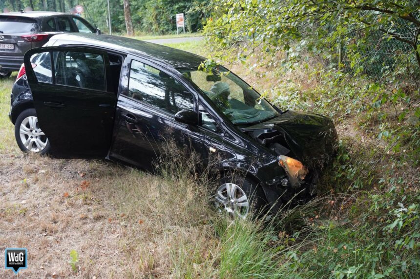 Auto's botsen op kruising Herenvennenweg