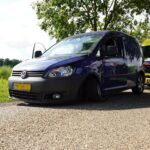 Bestelauto tegen boom na uitwijkmanoeuvre in Hunsel
