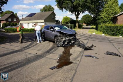 Blikschade na botsing op kruising in Nederweert