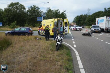 Motorrijder gewond na botsing met auto bij toerit A2 Budel