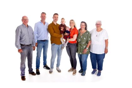 Uniek familiebeeld in Weert: vier generaties aan beide kanten