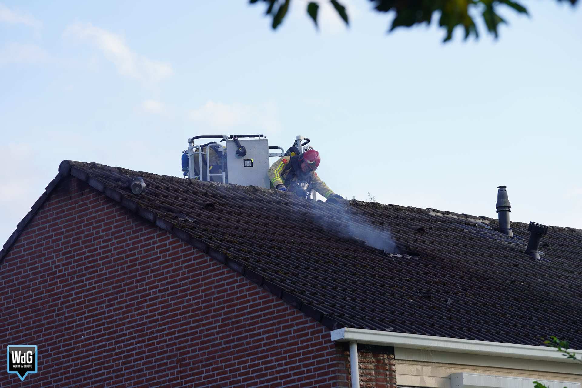 Brand op zolder van woning in Budel-Schoot