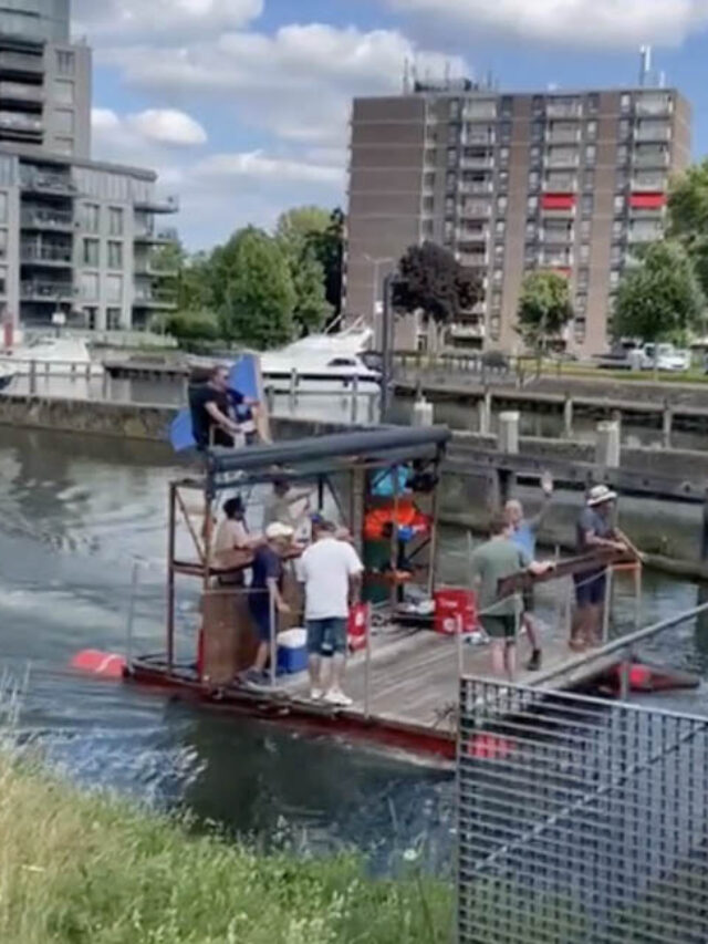 Stadsbrug open voor partyvlot