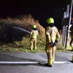 Brandweer dooft bermbrand naast Rijksweg Noord in Nederweert