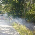 Brandweer dooft bermbrand aan Werkmansweg