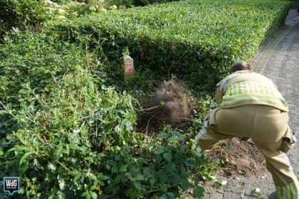 Archieffoto WdG - Brandweer gebruikt schep om brandkraan vrij te maken