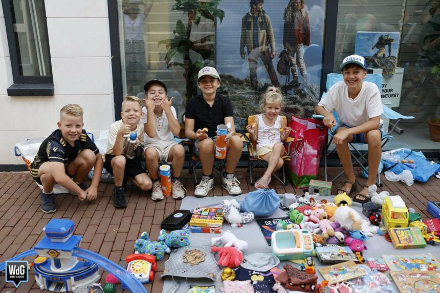 Warme en gezellige kinderbraderie in beeld
