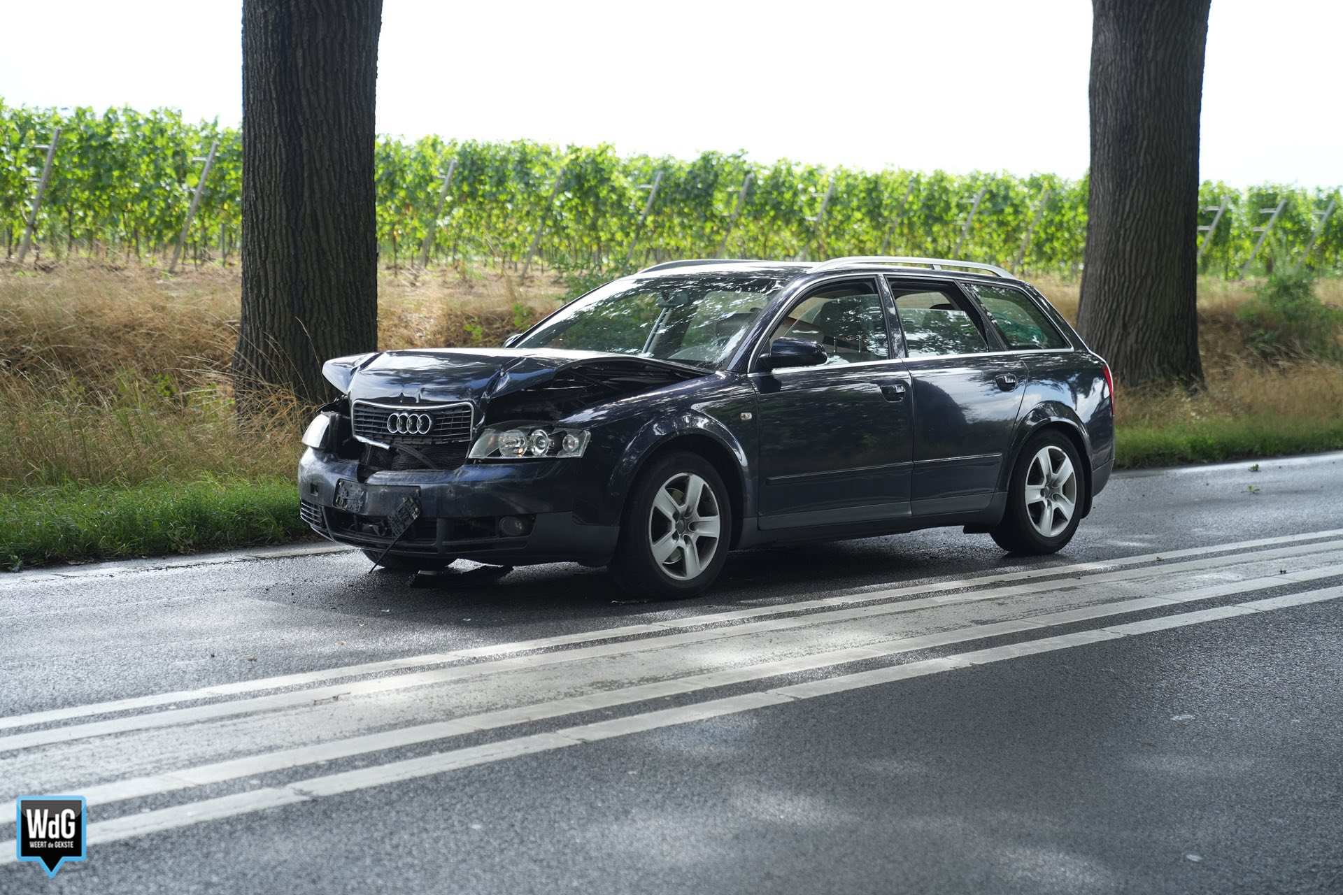 Auto botst achterop bestelbus op N273 in Grathem