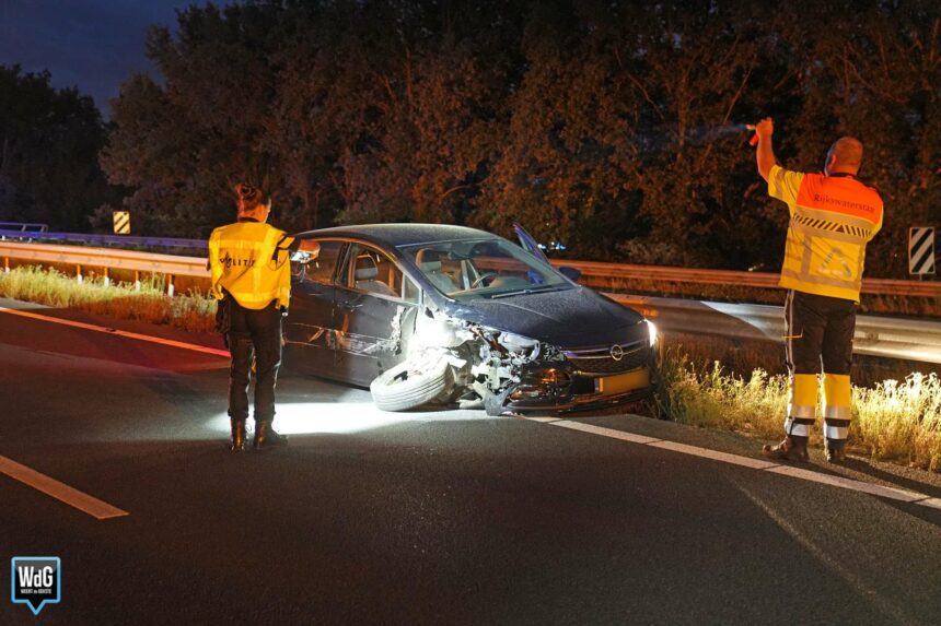 Auto en vrachtwagen botsen op A2 bij Maarheeze