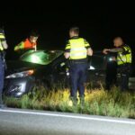 Auto en personenbusje botsen op A2 in Weert