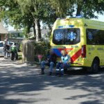 Motor botst tegen afslaande auto in Maarheeze